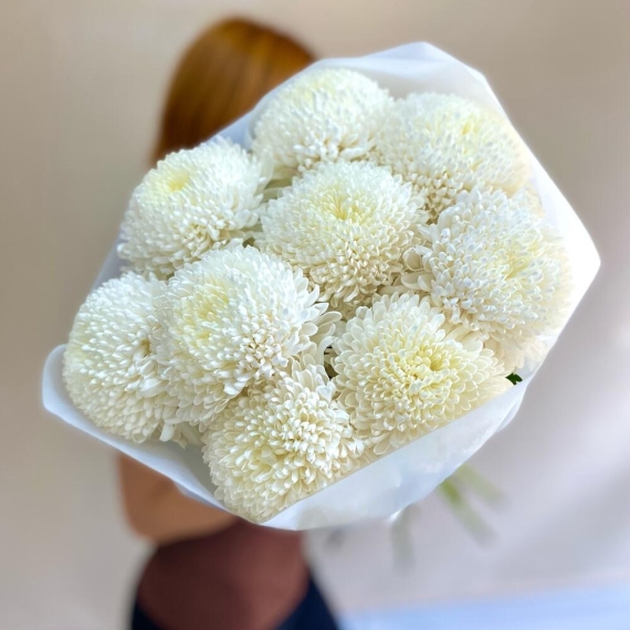 Букет из 9 белых хризантем